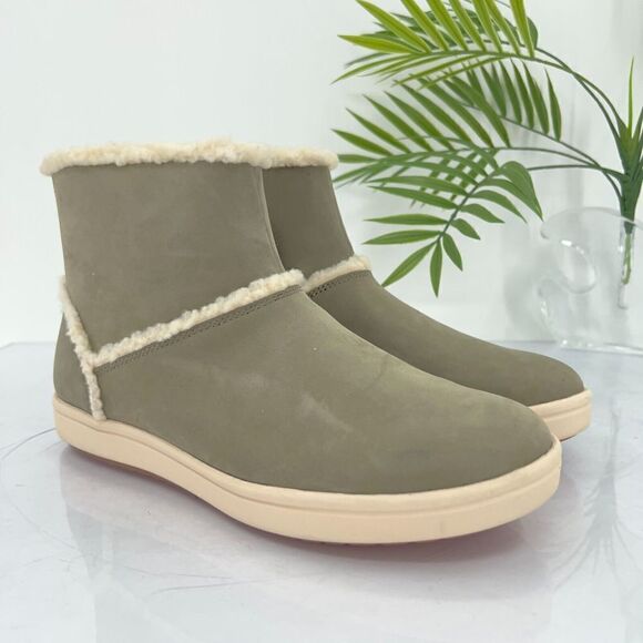 Clarks Cloudsteppers Boots Women 9 M Faux Fur Flat Winter Snow Shoes Zip Up - Picture 2 of 13